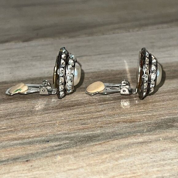 ESQ Capade By Joni Vintage Faux Pearl and Rhinestone Clip-on Earrings Signed - Picture 3 of 7